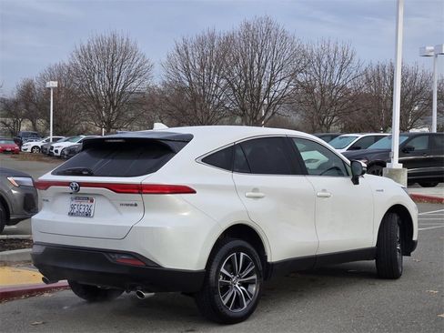 Used 2021 Toyota Venza image 4