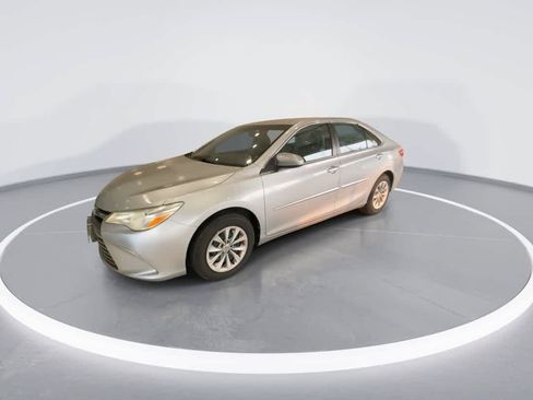 Used 2016 Toyota Camry LE FWD image 4