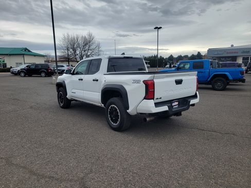Used 2024 Toyota Tacoma TRD Off-Road image 11