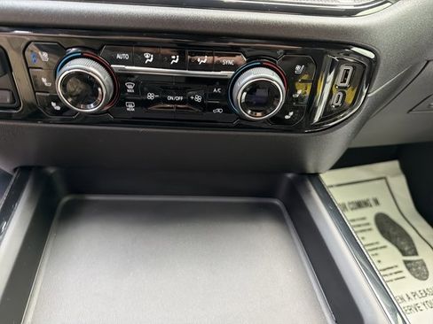 Used 2024 Chevrolet Silverado 2500 ZR2 w/ Technology Package image 23