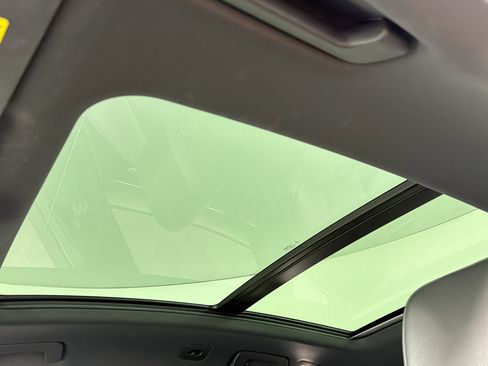 Certified 2021 Porsche Macan image 16