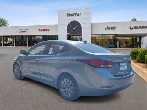 Used 2015 Hyundai Elantra SE w/ Option Group 02 FWD image 4