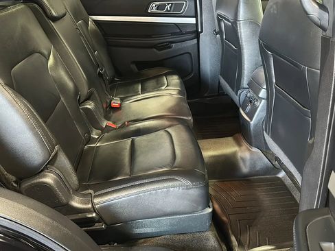 Used 2016 Ford Explorer XLT w/ Equipment Group 202A AWD/4WD image 17