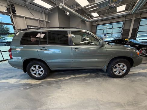 Used 2007 Toyota Highlander 4WD V6 w/ 3rd Row image 26