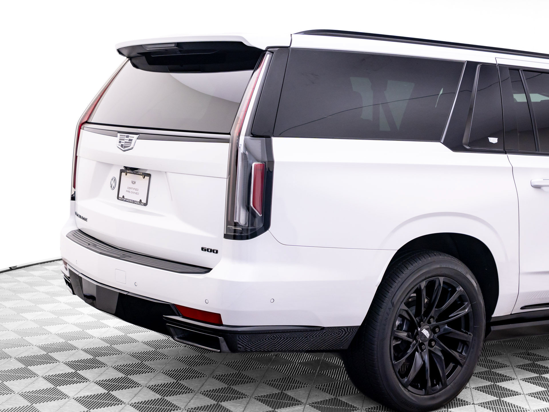 Used 2023 Cadillac Escalade ESV Sport Platinum w/ LPO, ONYX Package AWD/4WD image 39