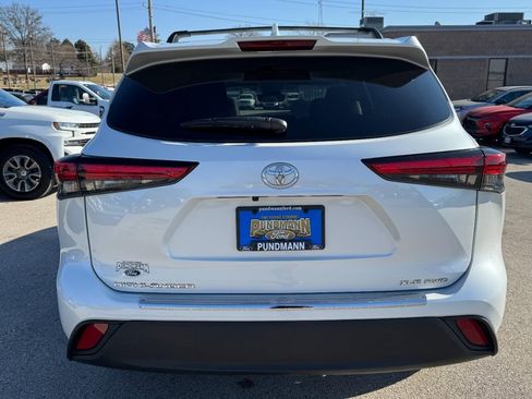Used 2023 Toyota Highlander XLE image 4