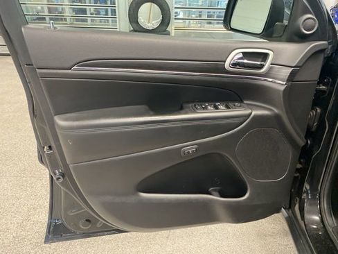 Used 2022 Jeep Grand Cherokee Limited image 32