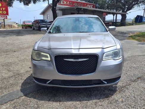 Used 2015 Chrysler 300 Limited RWD image 2