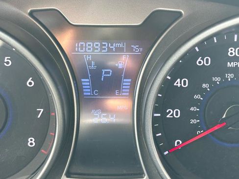 Used 2017 Hyundai Veloster FWD image 5