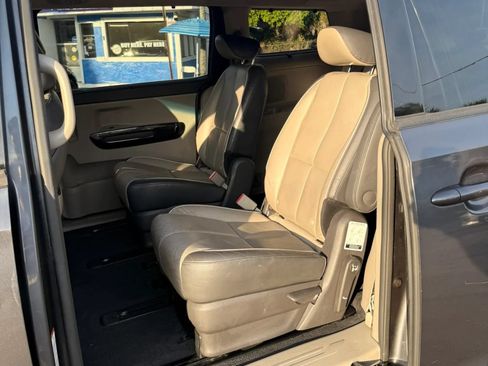 Used 2016 Kia Sedona EX FWD image 19