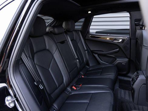Certified 2026 Porsche Macan AWD/4WD image 31
