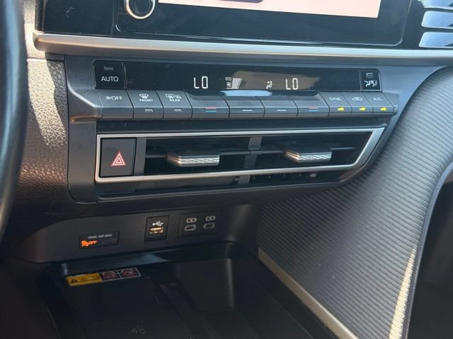 Used 2025 Toyota Camry SE FWD image 33