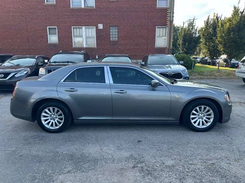 Used 2012 Chrysler 300 RWD image 6