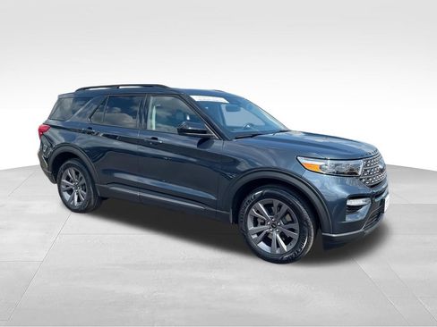 Used 2023 Ford Explorer XLT w/ Equipment Group 202A AWD/4WD image 2