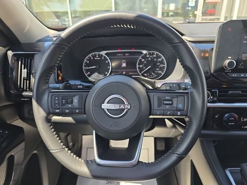 Used 2022 Nissan Pathfinder SV w/ SV Premium Package AWD/4WD image 14