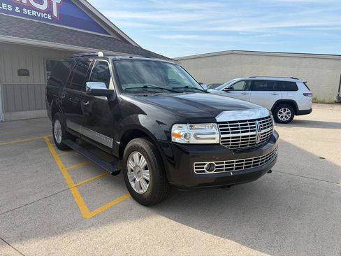 Used 2014 Lincoln Navigator 2WD image 3