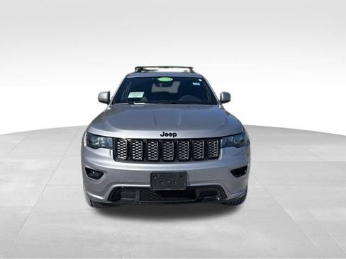 Used 2019 Jeep Grand Cherokee Altitude image 2