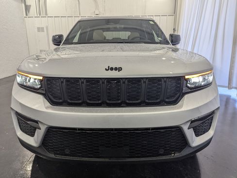 New 2025 Jeep Grand Cherokee Limited image 4