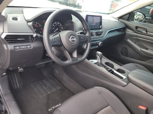 Used 2025 Nissan Altima 2.5 S FWD image 17