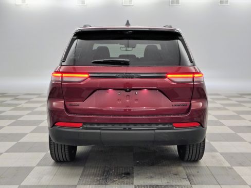Used 2024 Jeep Grand Cherokee Limited w/ Luxury Tech Group II AWD/4WD image 6