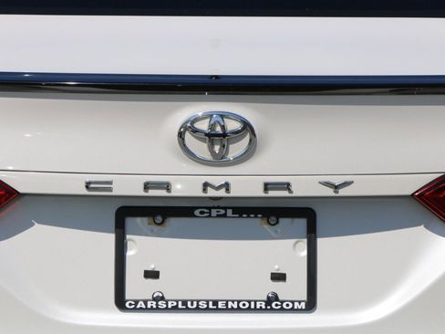 Used 2019 Toyota Camry XSE image 5