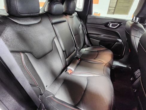 Used 2025 Jeep Compass Trailhawk image 21