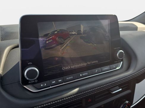 Used 2025 Nissan Rogue SV FWD image 22