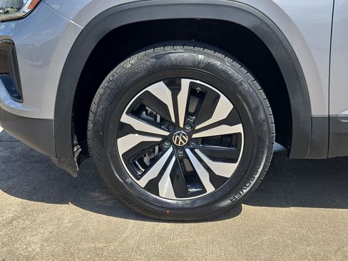 Used 2024 Volkswagen Atlas Cross Sport SE FWD image 13