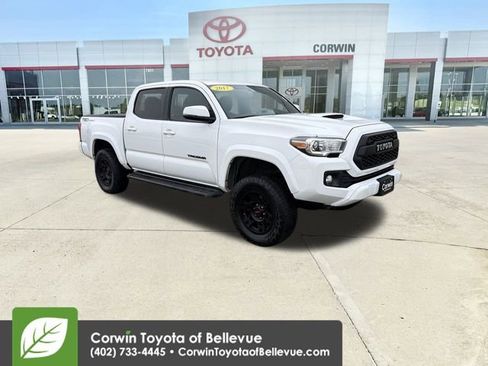 Used 2017 Toyota Tacoma TRD Sport image 1