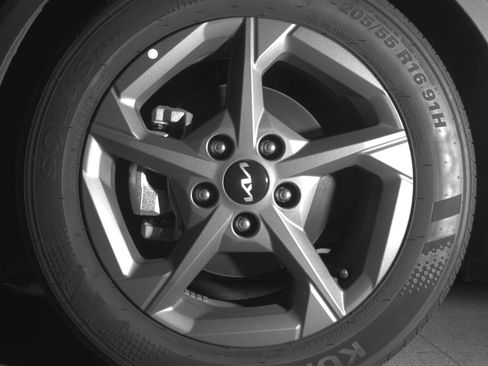 Used 2025 Kia K4 LXS image 12