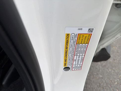 Used 2023 Honda Pilot Sport image 17