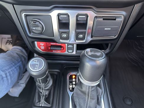 Used 2021 Jeep Wrangler Rubicon image 25