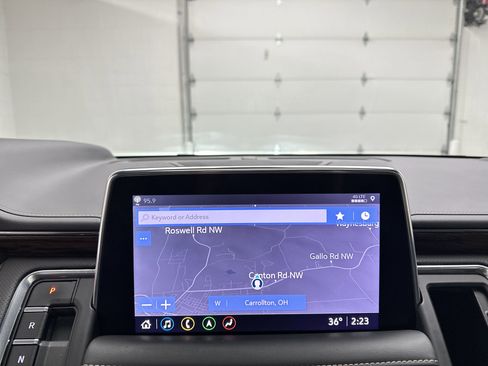 Used 2021 Chevrolet Suburban Premier image 38