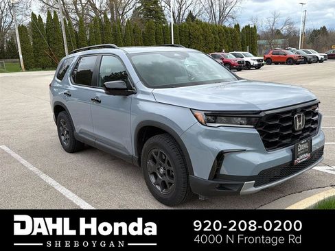Used 2025 Honda Pilot TrailSport image 1