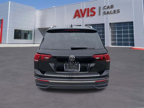 Used 2024 Volkswagen Tiguan SE image 7