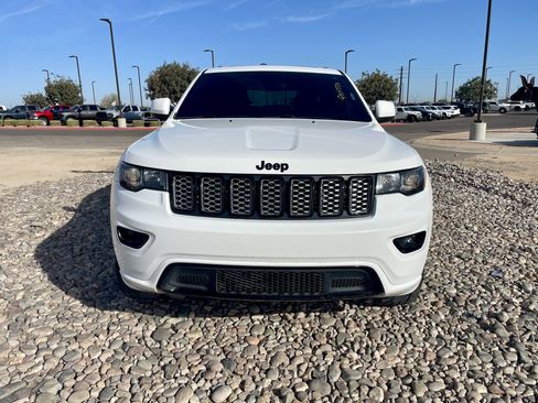 Used 2019 Jeep Grand Cherokee Altitude AWD/4WD image 8