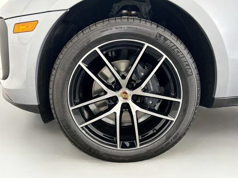 Used 2026 Porsche Macan AWD/4WD image 31