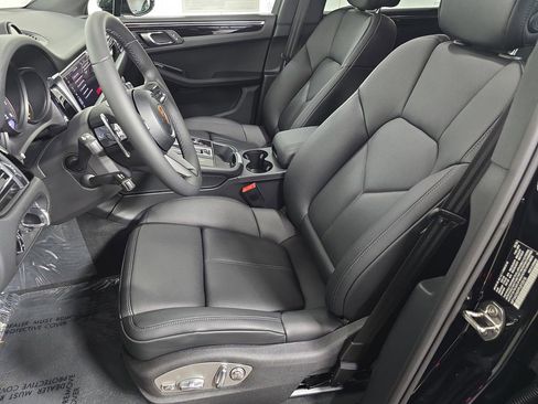 New 2026 Porsche Macan image 5