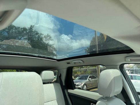 Used 2016 Land Rover Discovery Sport HSE image 11