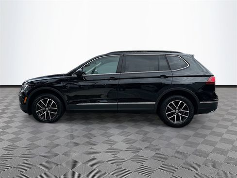Used 2021 Volkswagen Tiguan SE w/ Panoramic Sunroof Package image 9