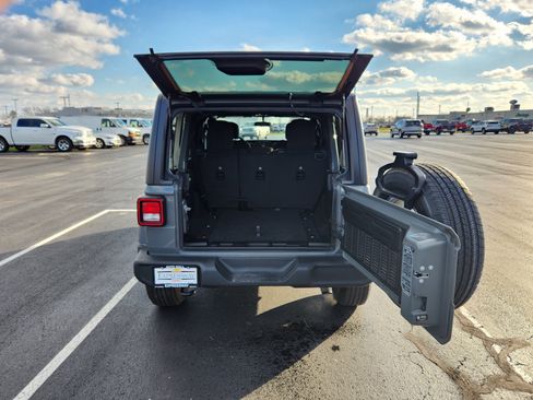 Used 2022 Jeep Wrangler Unlimited Sport image 10
