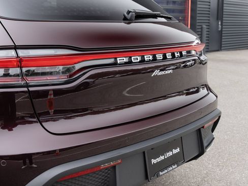 Used 2026 Porsche Macan AWD/4WD image 12
