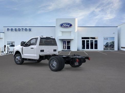 New 2025 Ford F350 XL w/ XL Chrome Package image 4