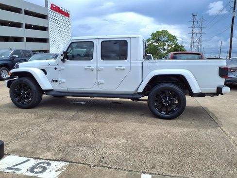 Used 2021 Jeep Gladiator Overland AWD/4WD image 25