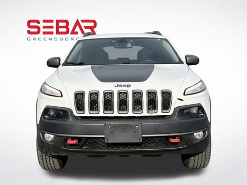 Used 2017 Jeep Cherokee Trailhawk AWD/4WD image 6