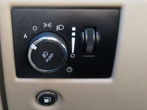 Used 2019 Jeep Grand Cherokee Overland AWD/4WD image 31