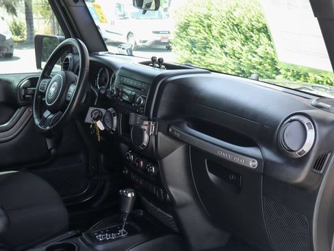 Used 2018 Jeep Wrangler Sport AWD/4WD image 34