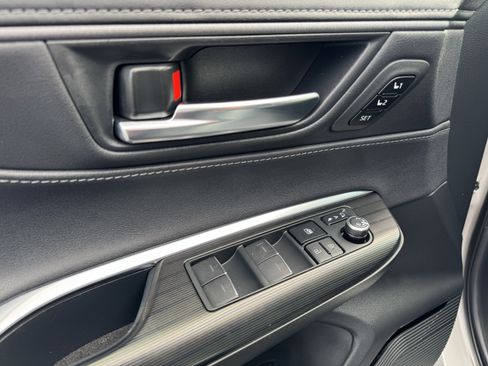 Used 2021 Toyota Venza XLE image 15