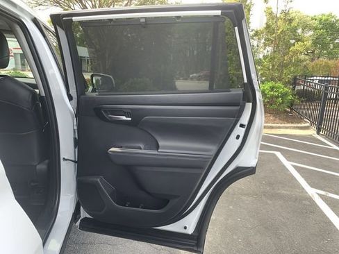 Certified 2026 Toyota Highlander XLE image 11
