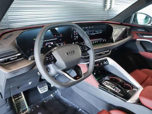 New 2025 Audi SQ5 Prestige image 17